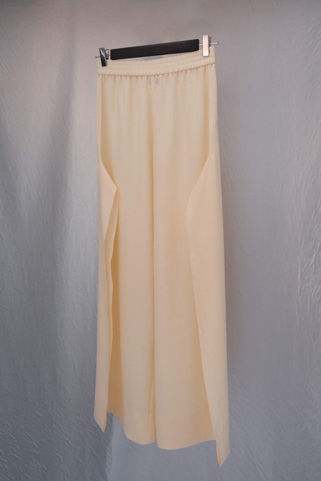 SOFT RIB SIRI TOP x SLIT PANTS / SHOP THE LOOK